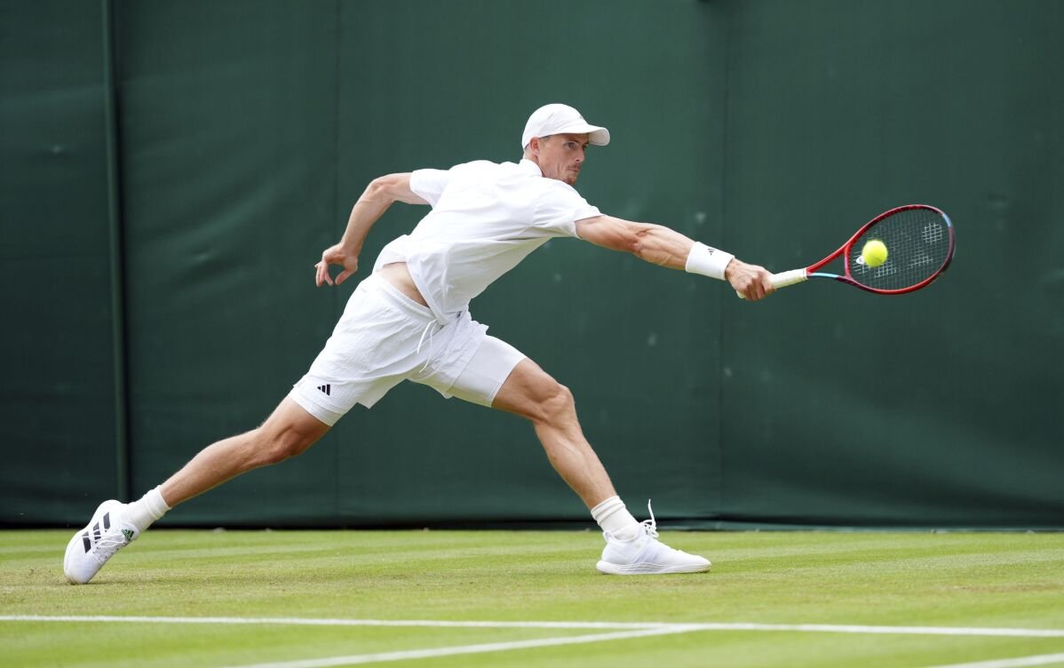 El viaje de tenis de Billy Harris va desde la Isla de Man hasta la vida en una furgoneta en Europa hasta Wimbledon